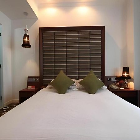 Elegance Bund Hotel Shanghai Bagian luar foto