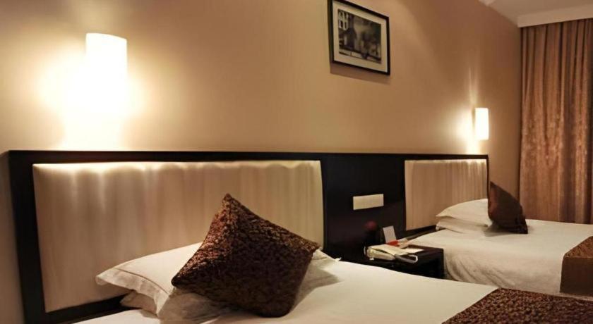 Elegance Bund Hotel Shanghai Bagian luar foto