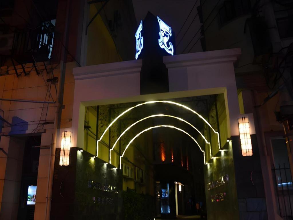 Elegance Bund Hotel Shanghai Bagian luar foto